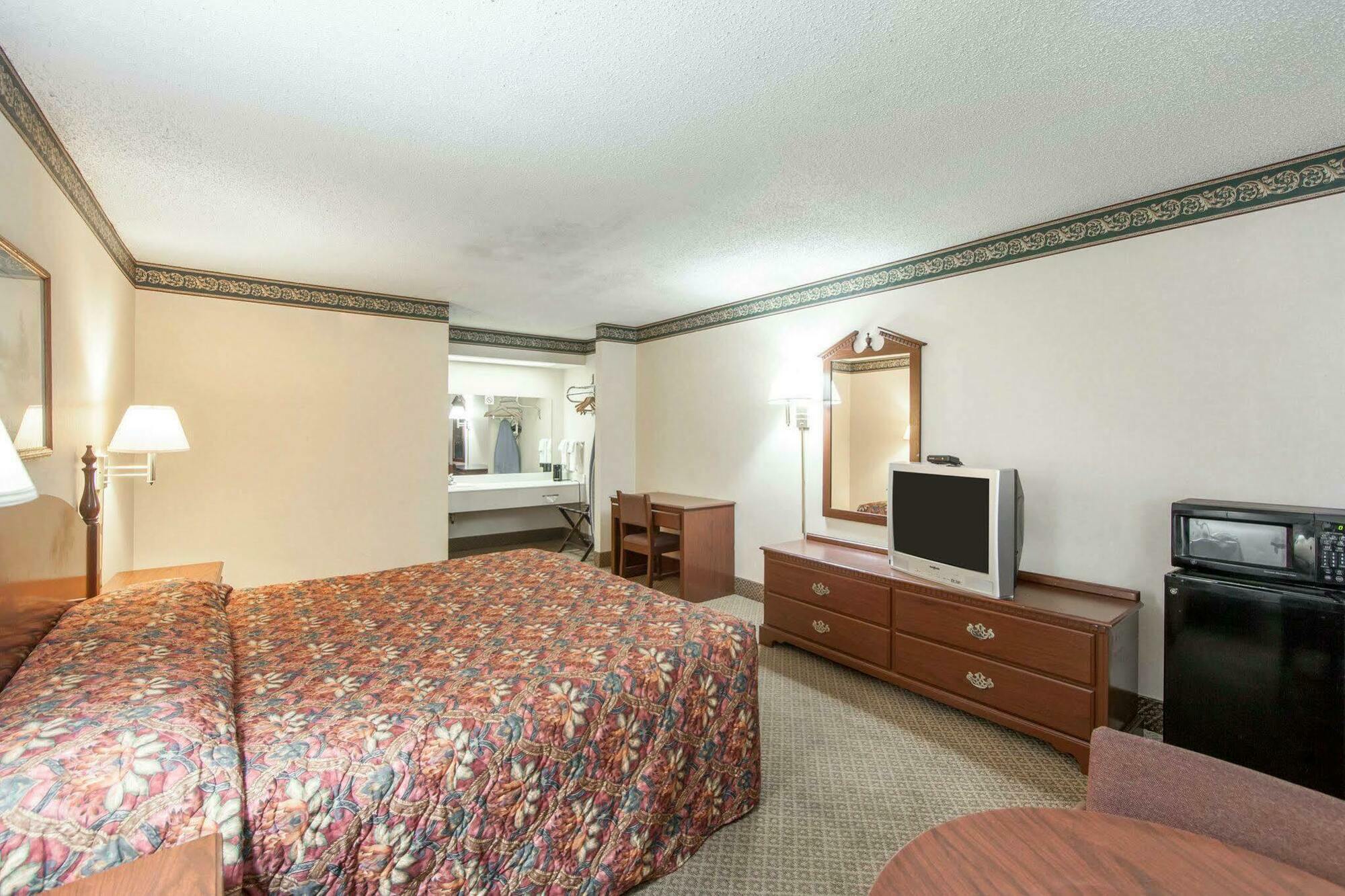 Econo Lodge Inn&Suites East Knoxville Esterno foto